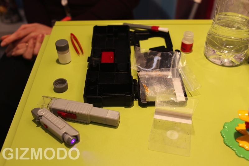 Illustration for article titled Wild Planet Pocket Forensics Kit Sorts Out Any Playroom Crime Scene